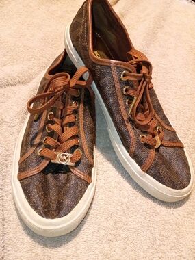 Michael Kors Brown and Tan Logo Low-Top Sneakers Size 7.5 GUC. OBO